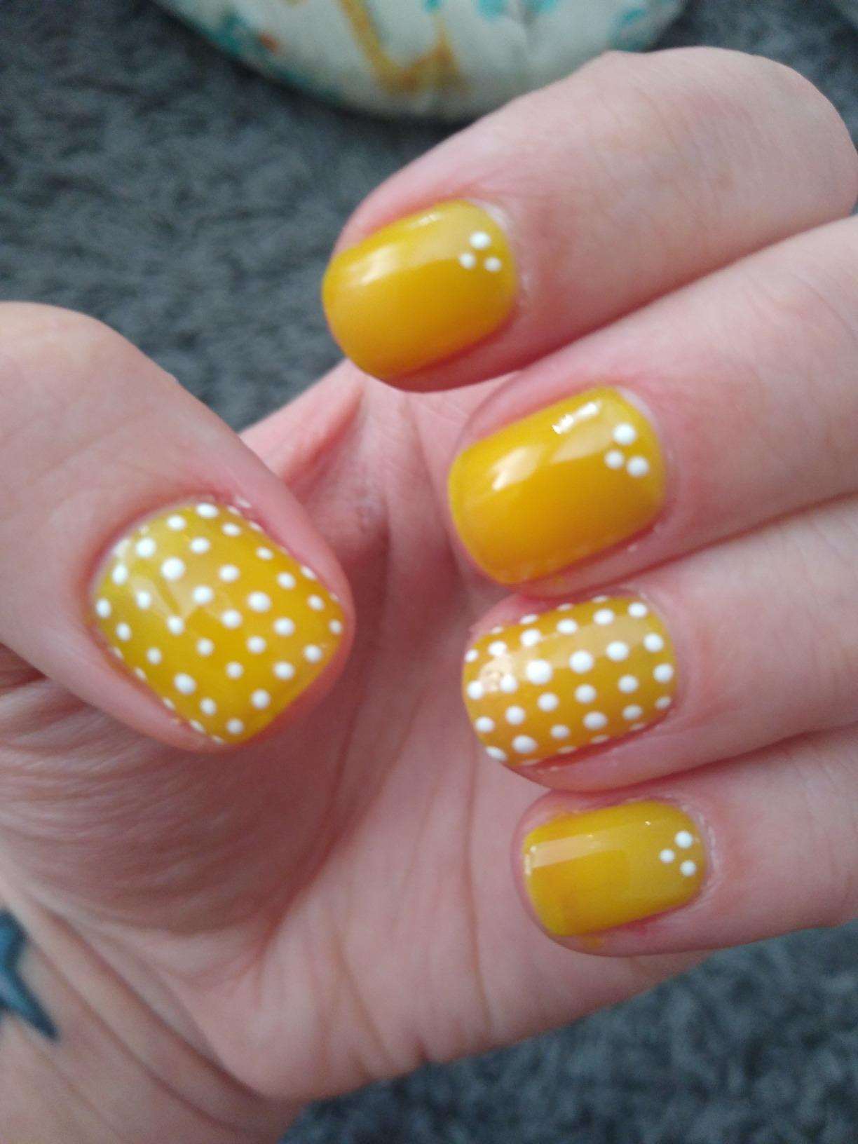 yellow nail designs