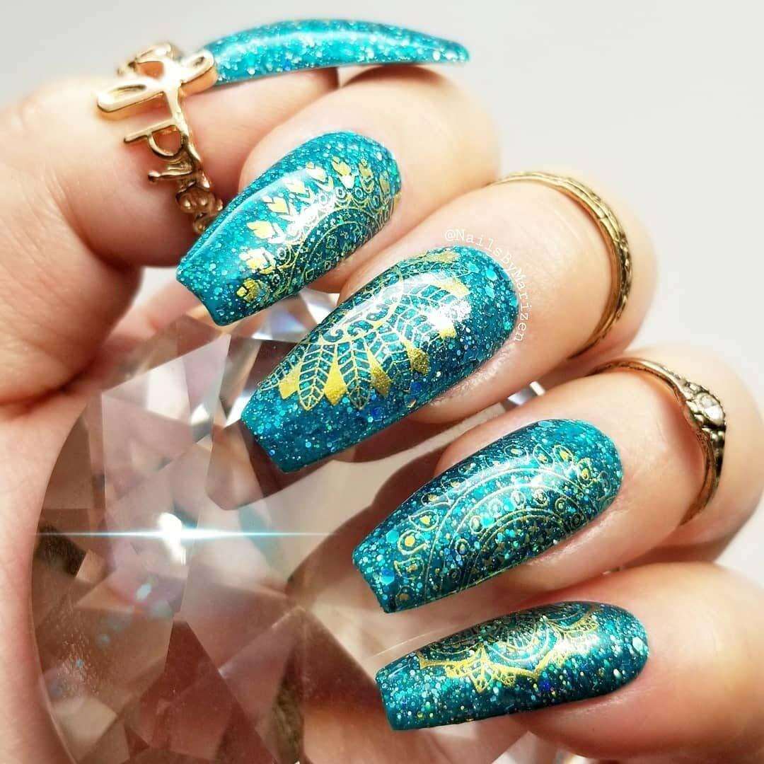 green and gold christmas nails