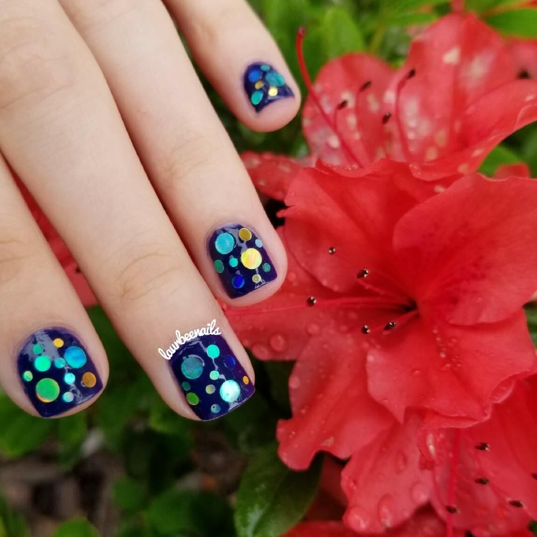 navy blue nails with silver