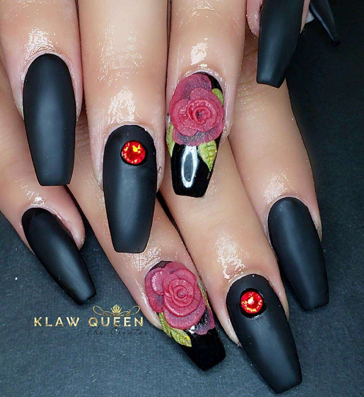 black toes nail polish 