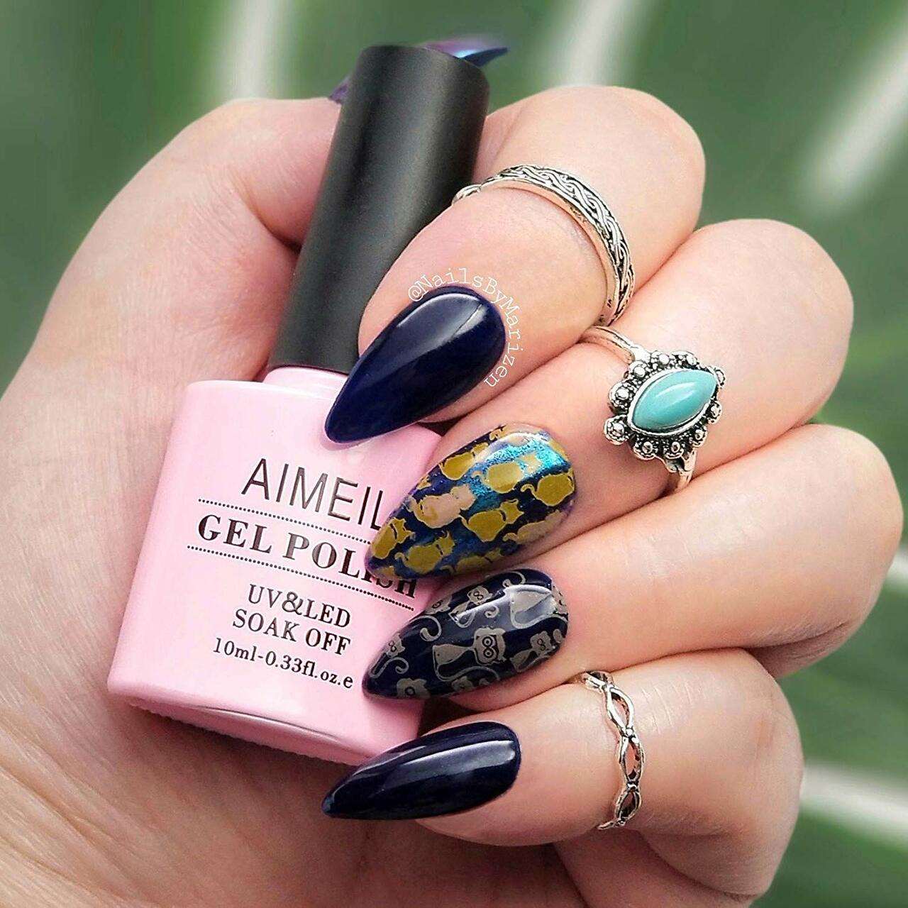 navy blue nails with gold