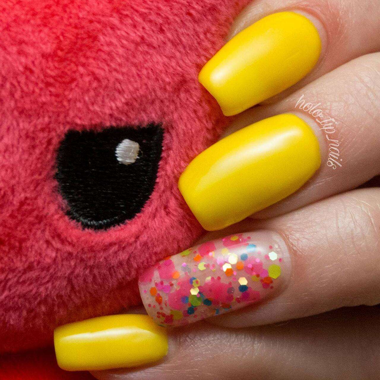 yellow nail polish 
