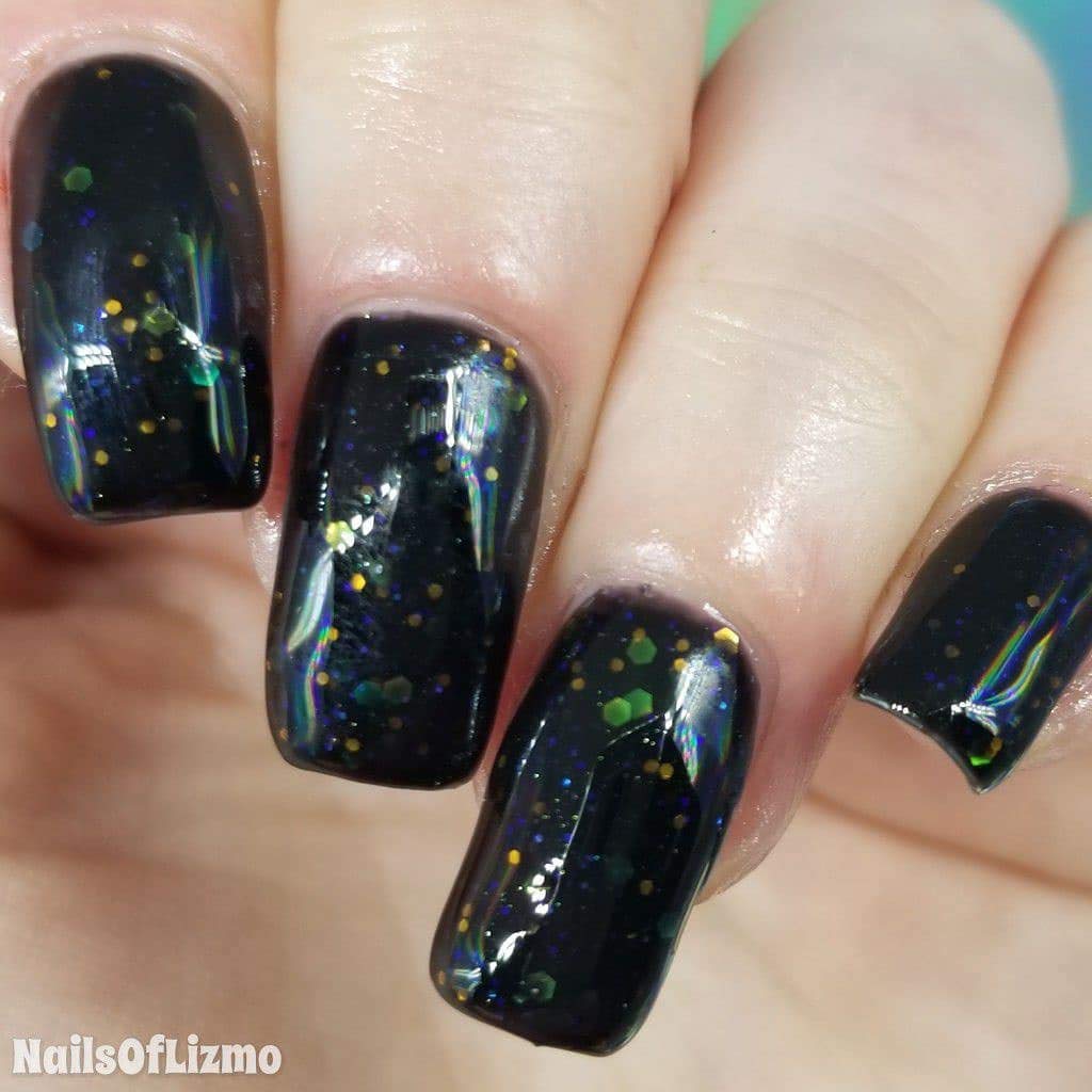 black nails with glitter 